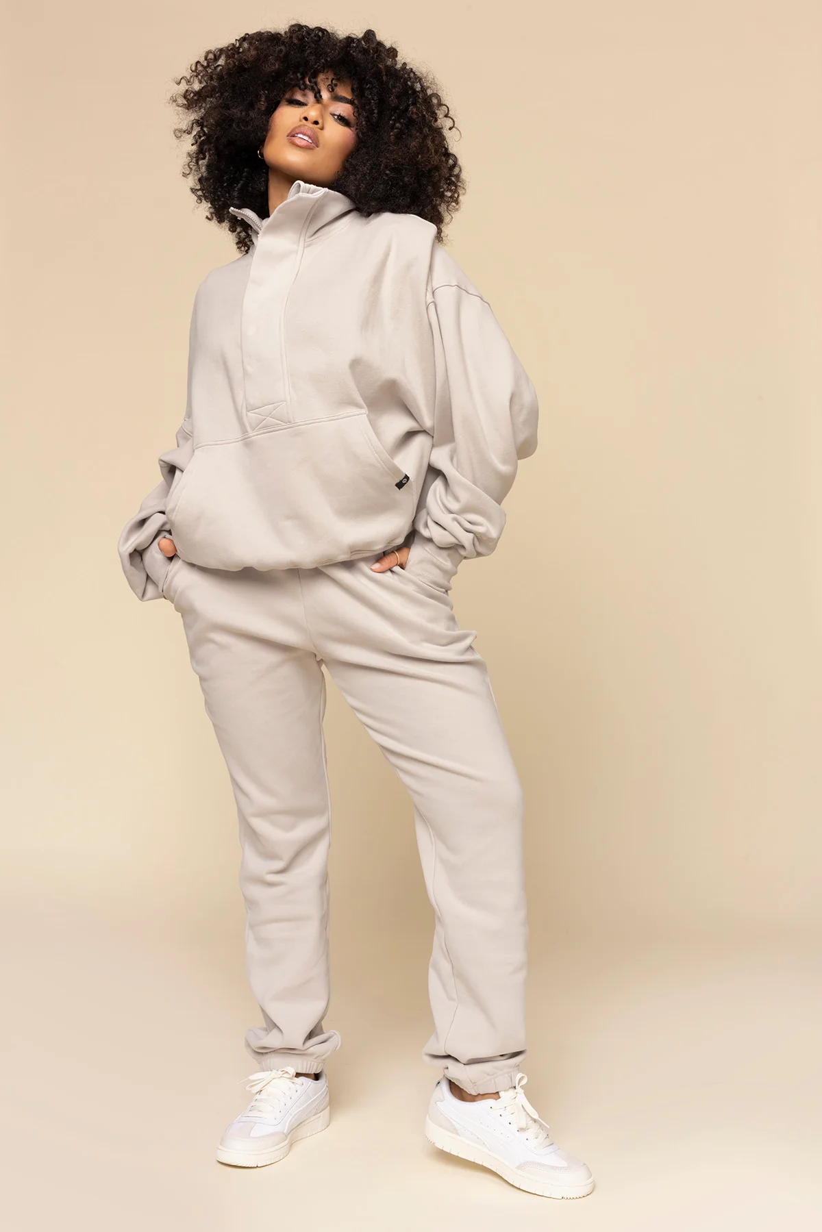 10257-ooey-gooey-sweatpant-silver-birch-1.webp