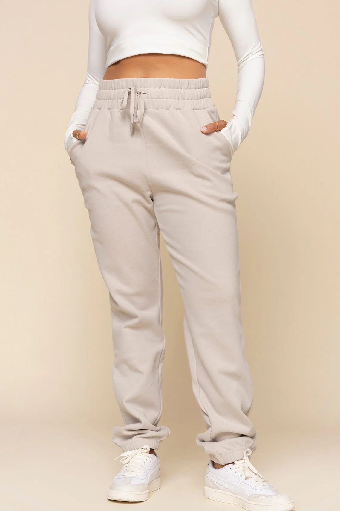10257-ooey-gooey-sweatpant-silver-birch-1.webp
