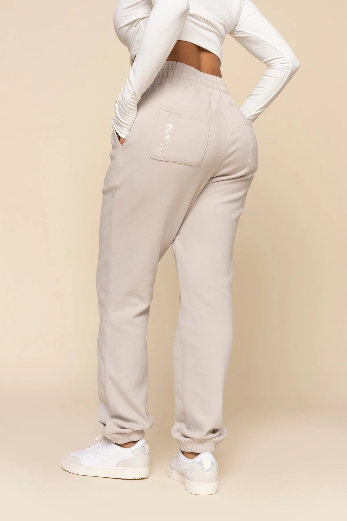 10257-ooey-gooey-sweatpant-silver-birch-1.webp