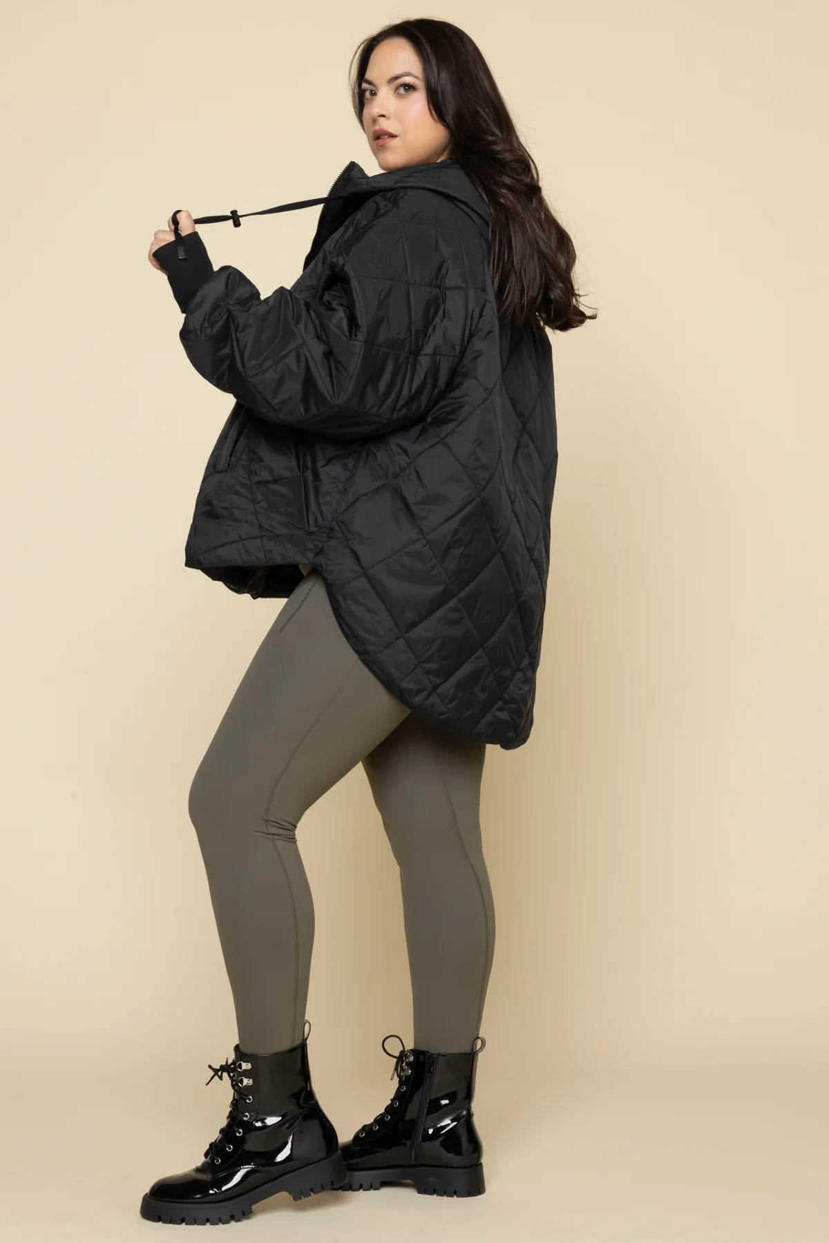 10415-pillow-packable-puffer-jacket-black-1.webp