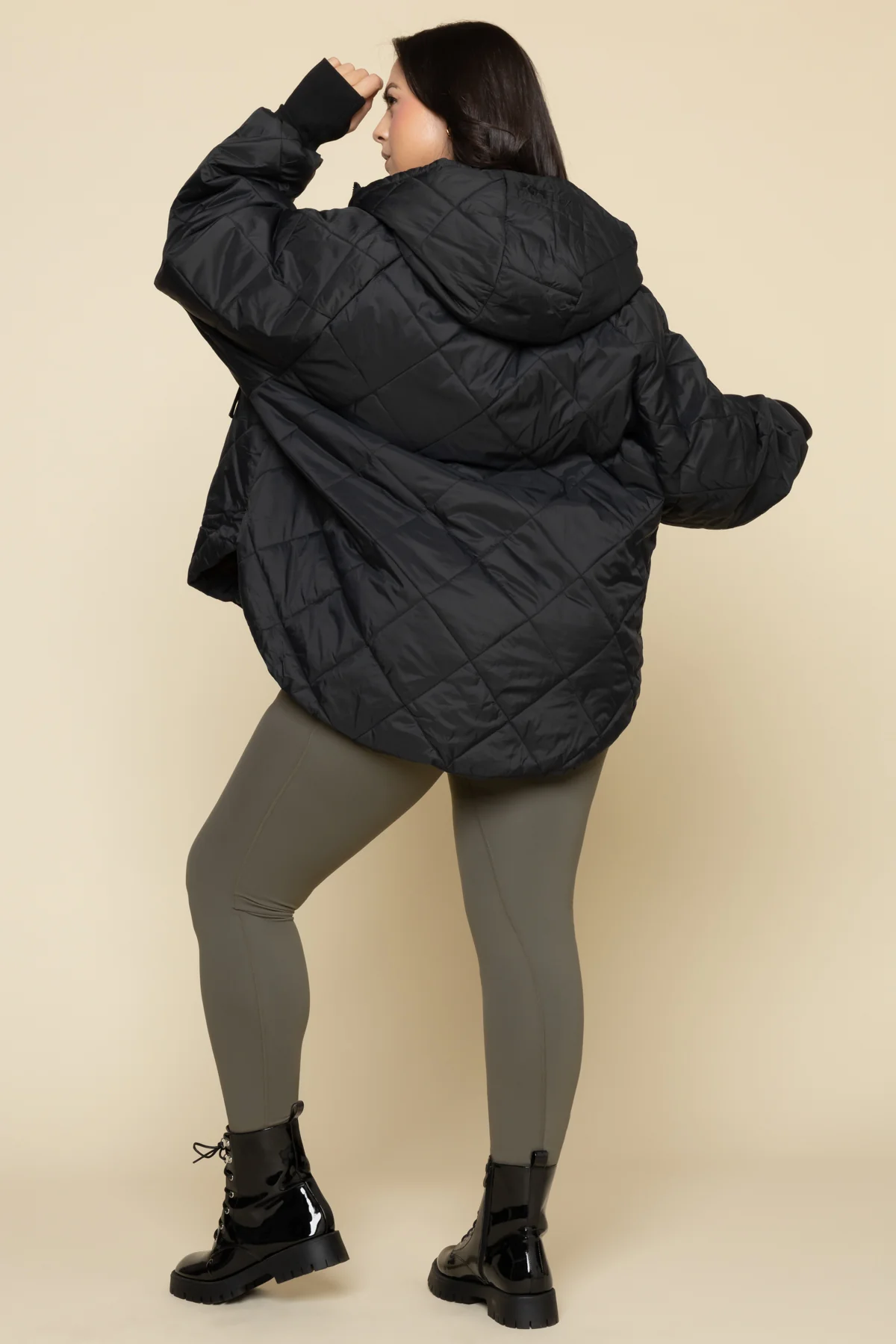10415-pillow-packable-puffer-jacket-black-1.webp