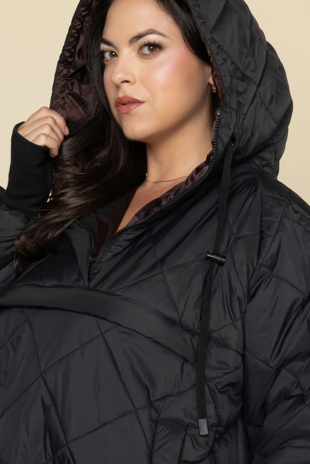 10415-pillow-packable-puffer-jacket-black-1.webp