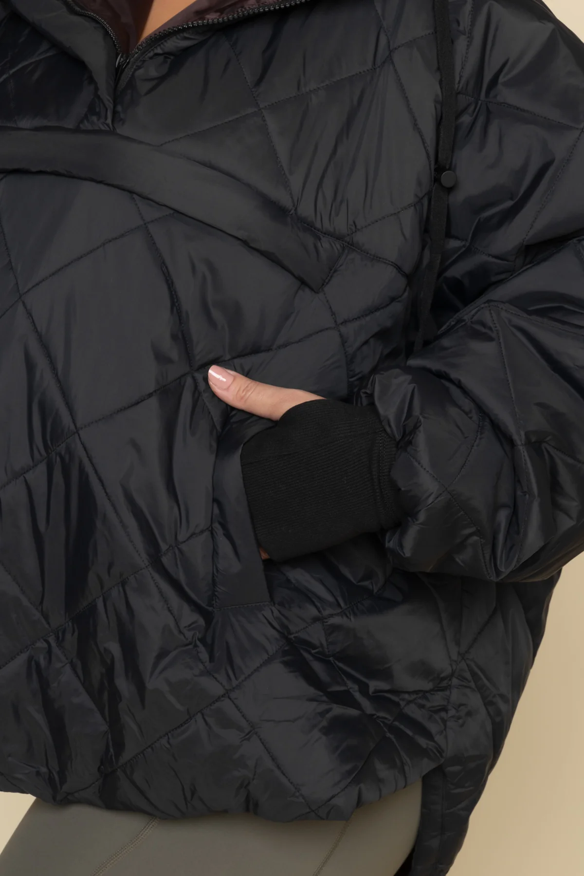 10415-pillow-packable-puffer-jacket-black-1.webp