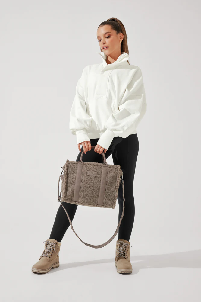 107-small-sherpa-sloane-tote-warm-ash-1.webp