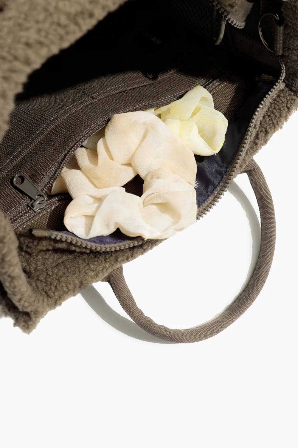 107-small-sherpa-sloane-tote-warm-ash-1.webp