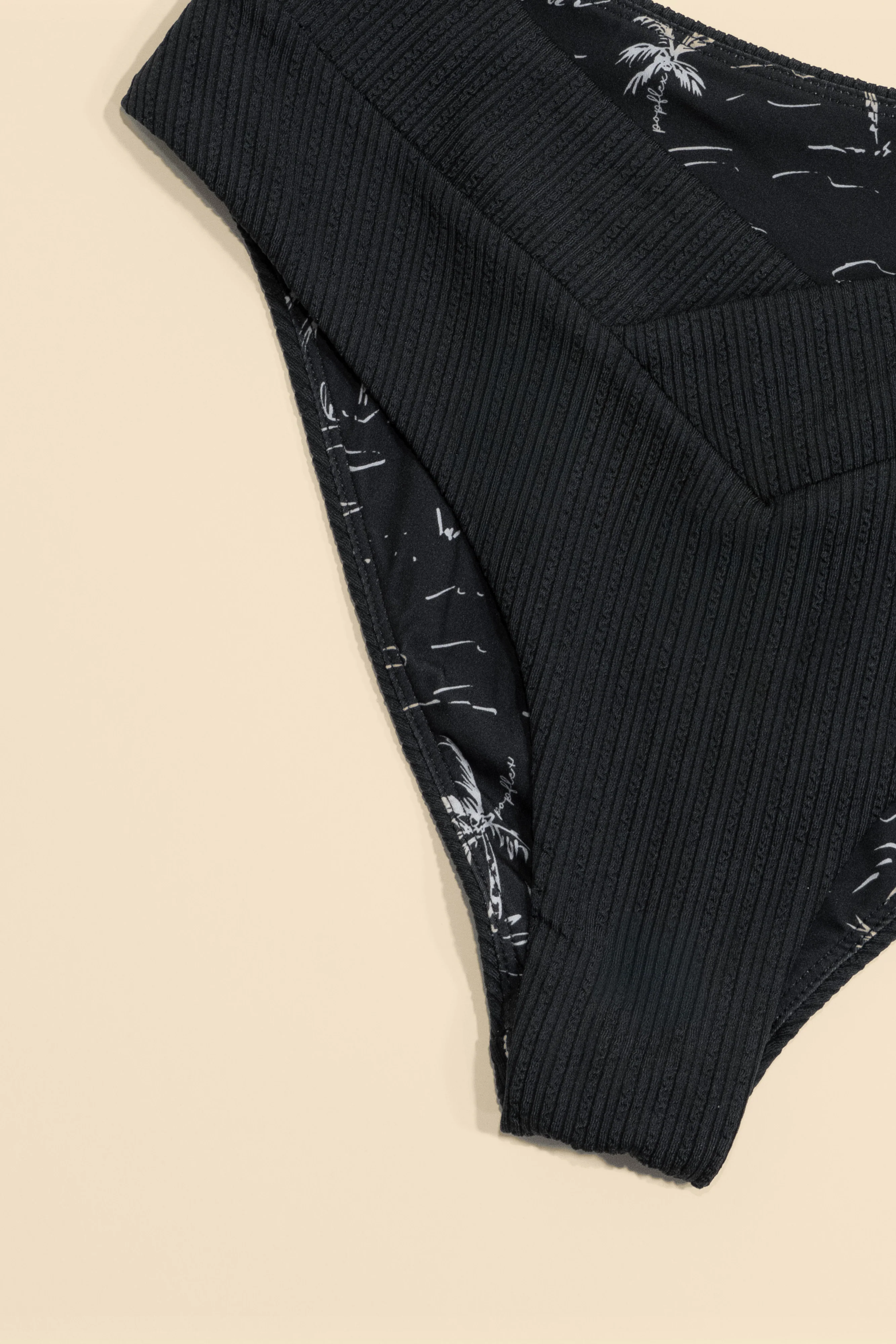 10757-crisscross-hourglass-cheeky-bikini-bottoms-black-1.webp