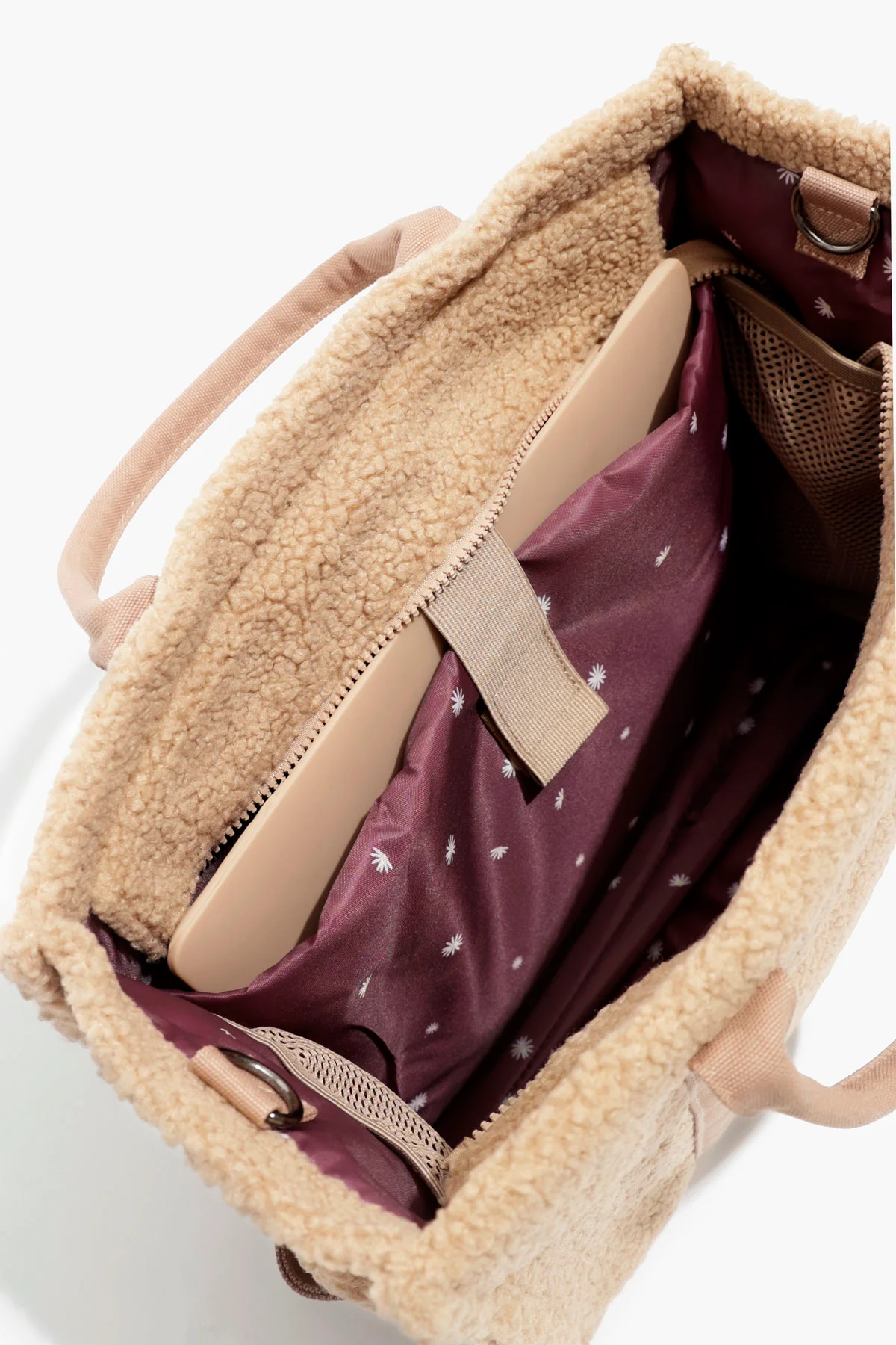108-sherpa-sloane-tote-brown-bear-1.webp