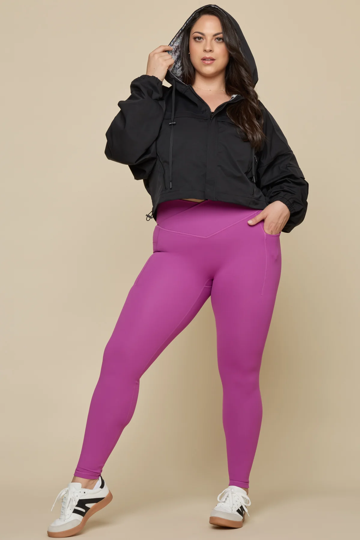 10900-packable-windbreaker-black-1.webp