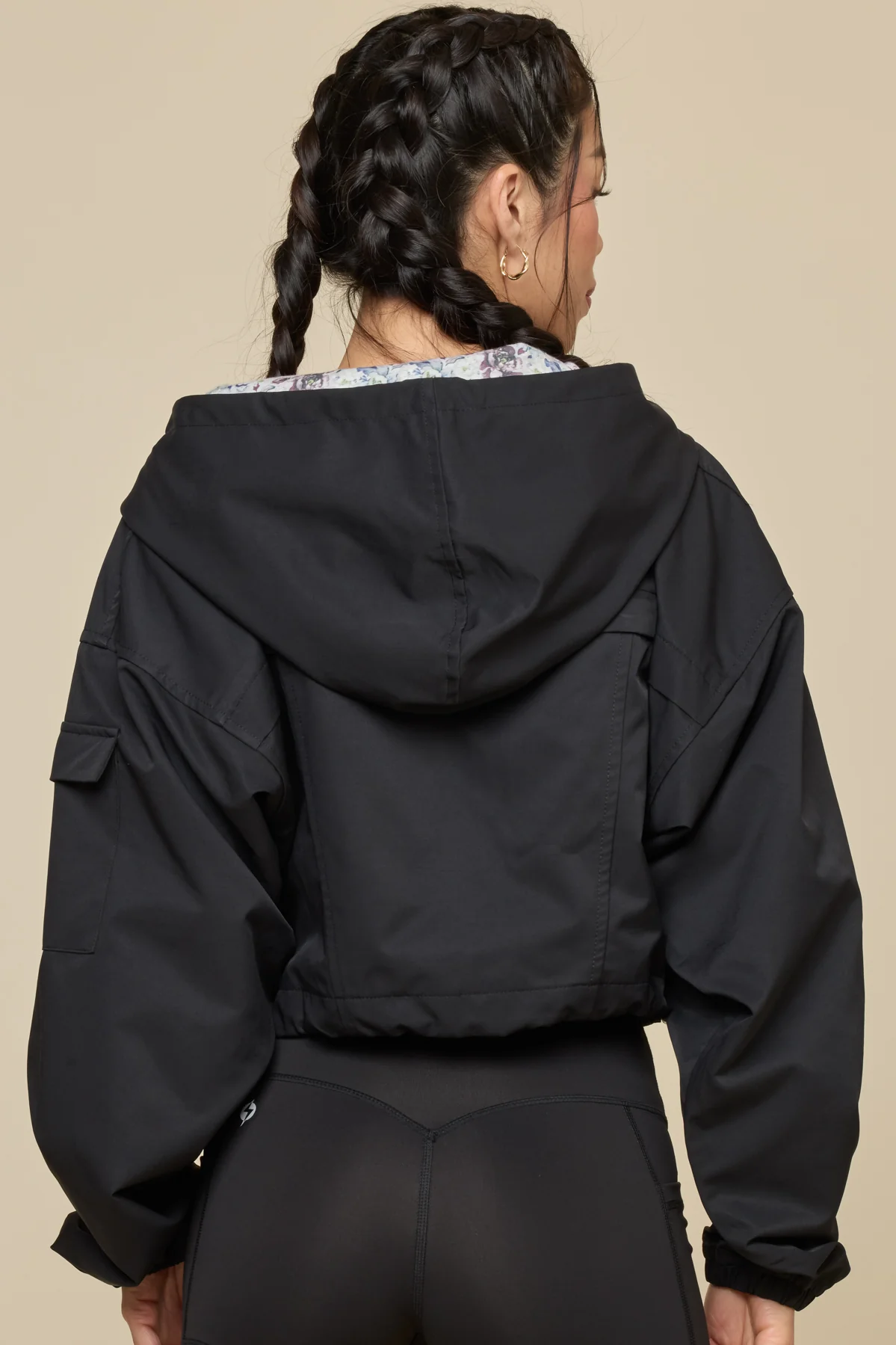 10900-packable-windbreaker-black-1.webp