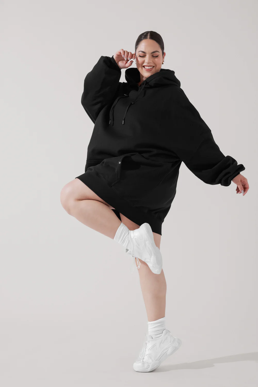 1105-long-cloud-hoodie-black-1.webp