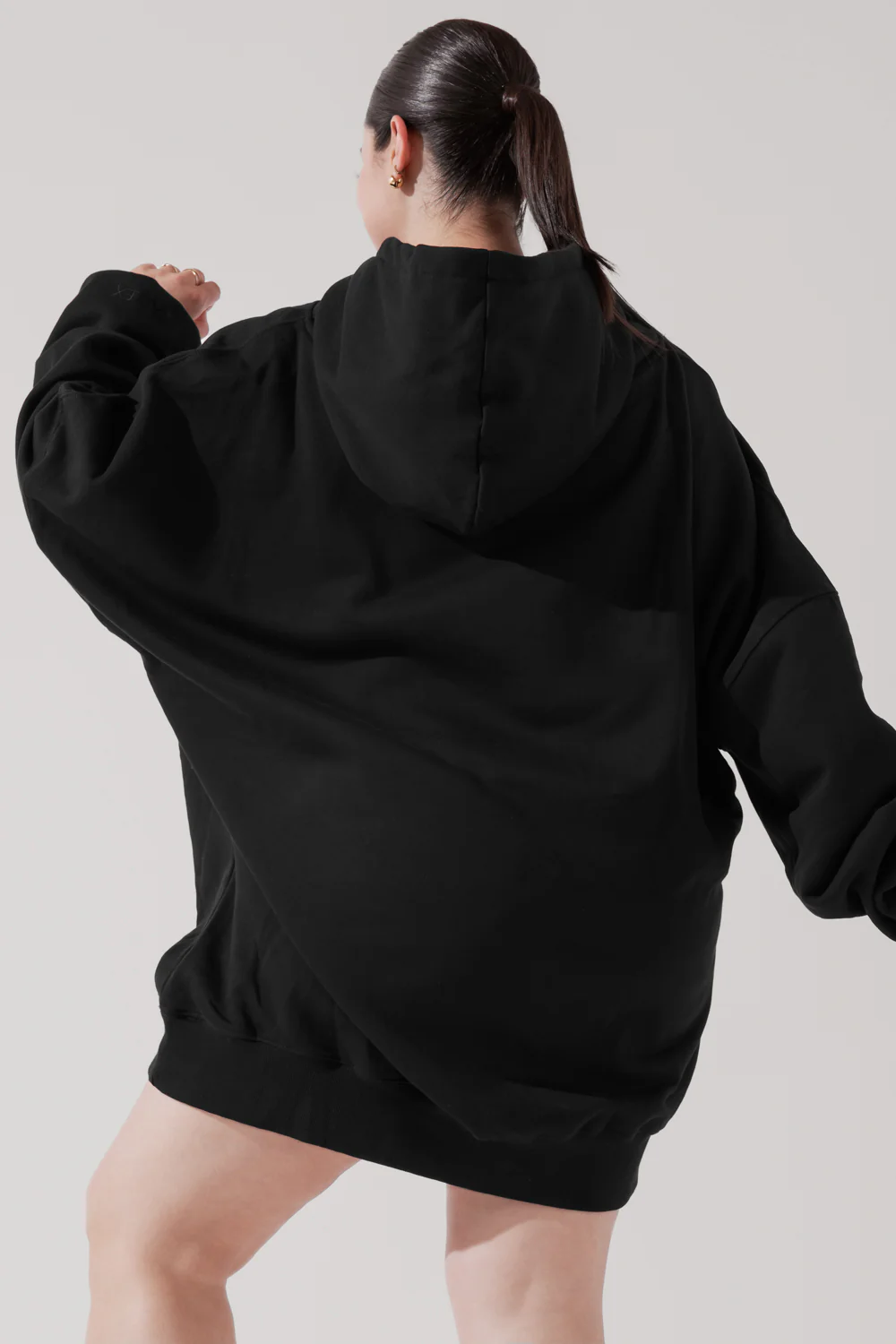 1105-long-cloud-hoodie-black-1.webp