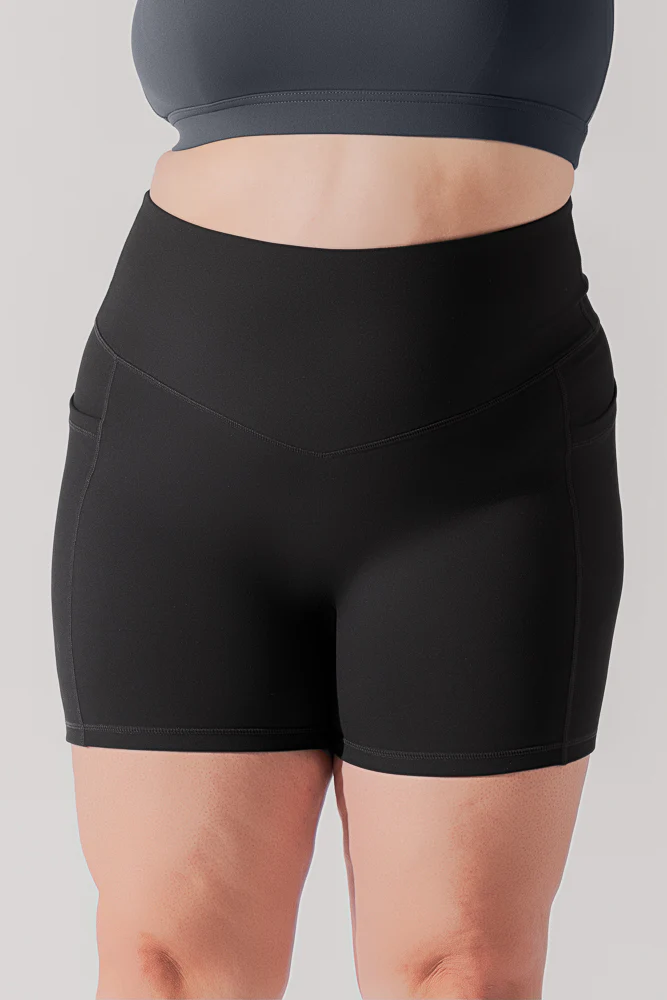1150-supersculpt-midi-short-with-pockets-black-1.webp