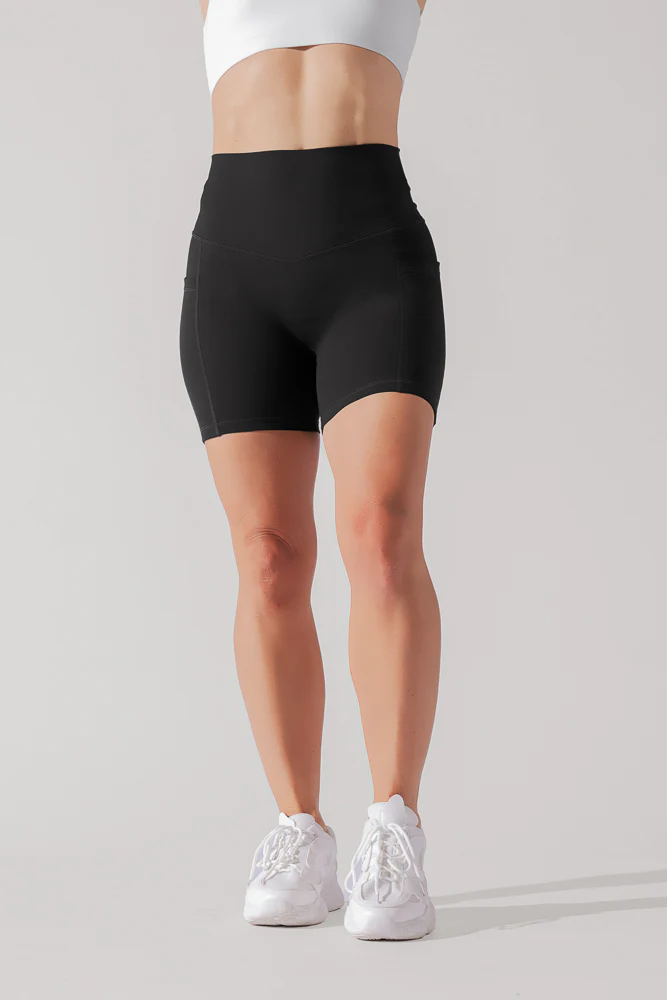 1150-supersculpt-midi-short-with-pockets-black-1.webp