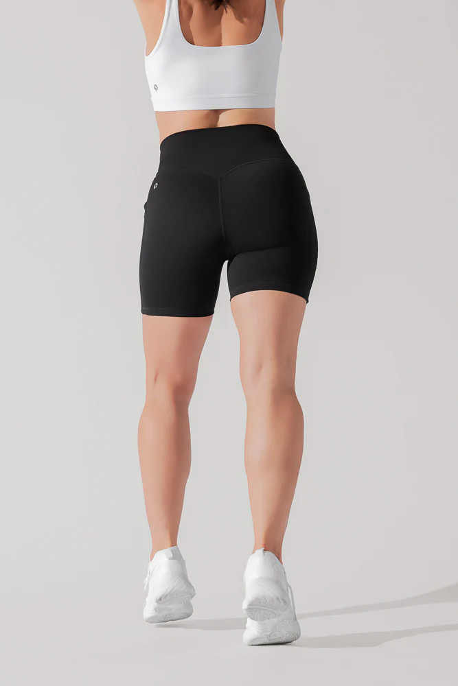 1150-supersculpt-midi-short-with-pockets-black-1.webp