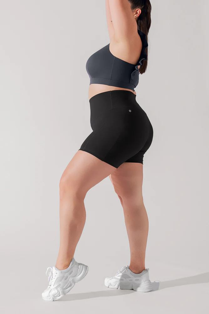 1150-supersculpt-midi-short-with-pockets-black-1.webp