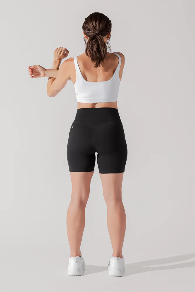 1150-supersculpt-midi-short-with-pockets-black-1.webp