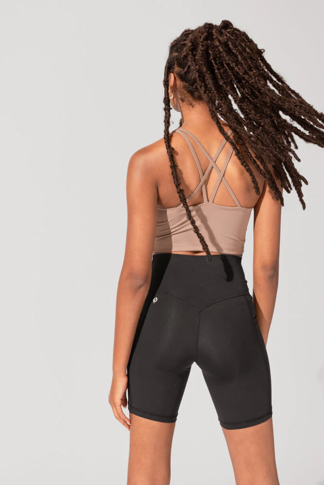 1175-crisscross-hourglass-biker-short-black-1.webp