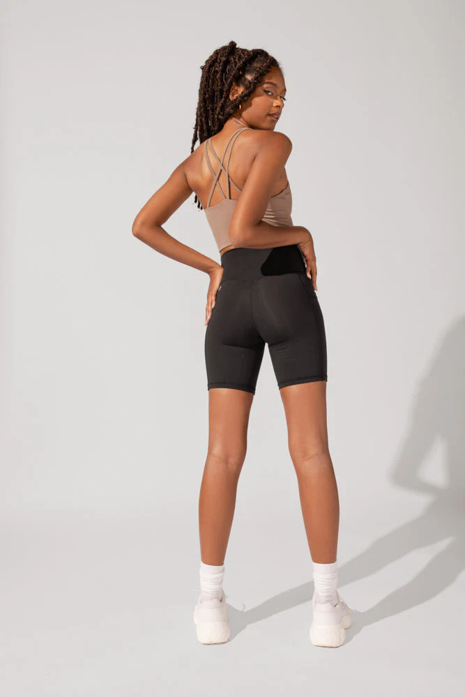 1175-crisscross-hourglass-biker-short-black-1.webp
