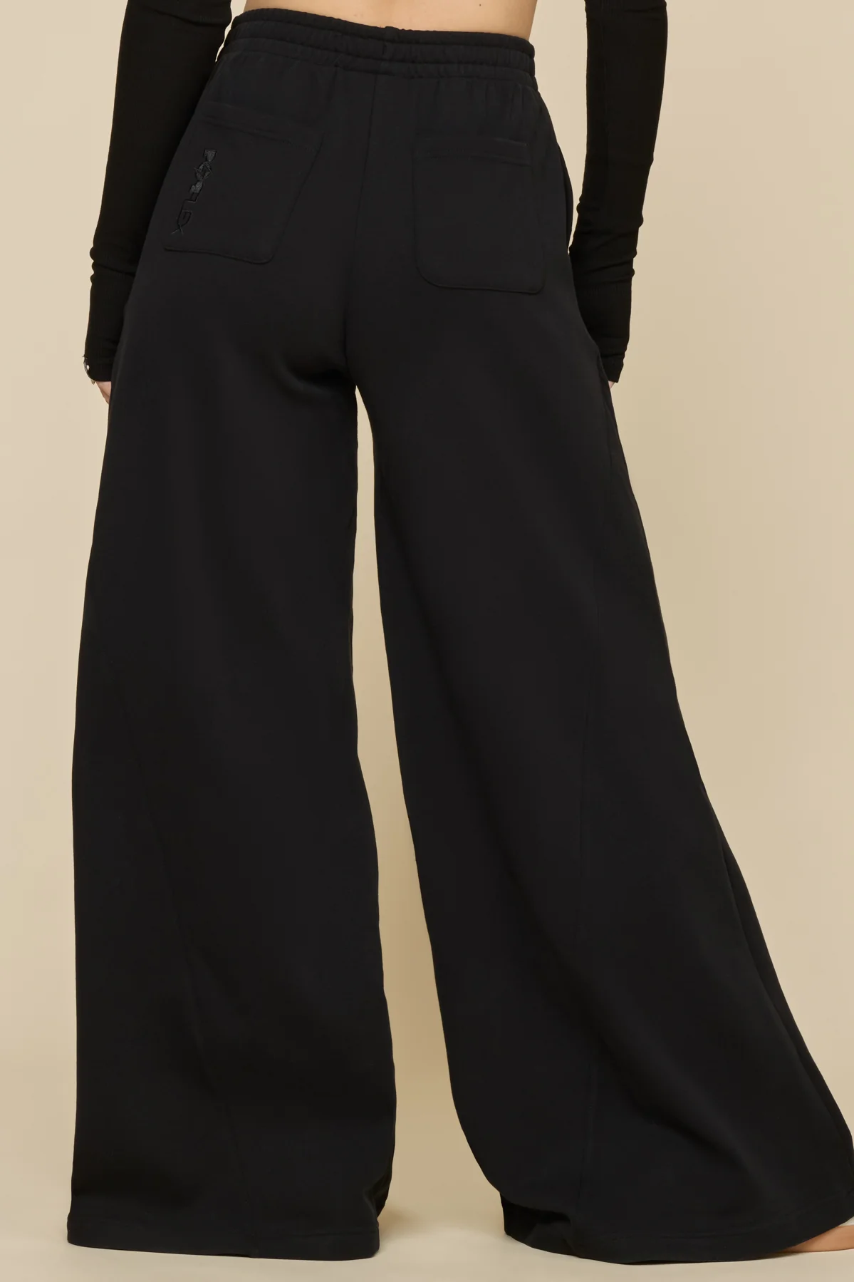 12208-superwide-sweatpant-black-1.webp