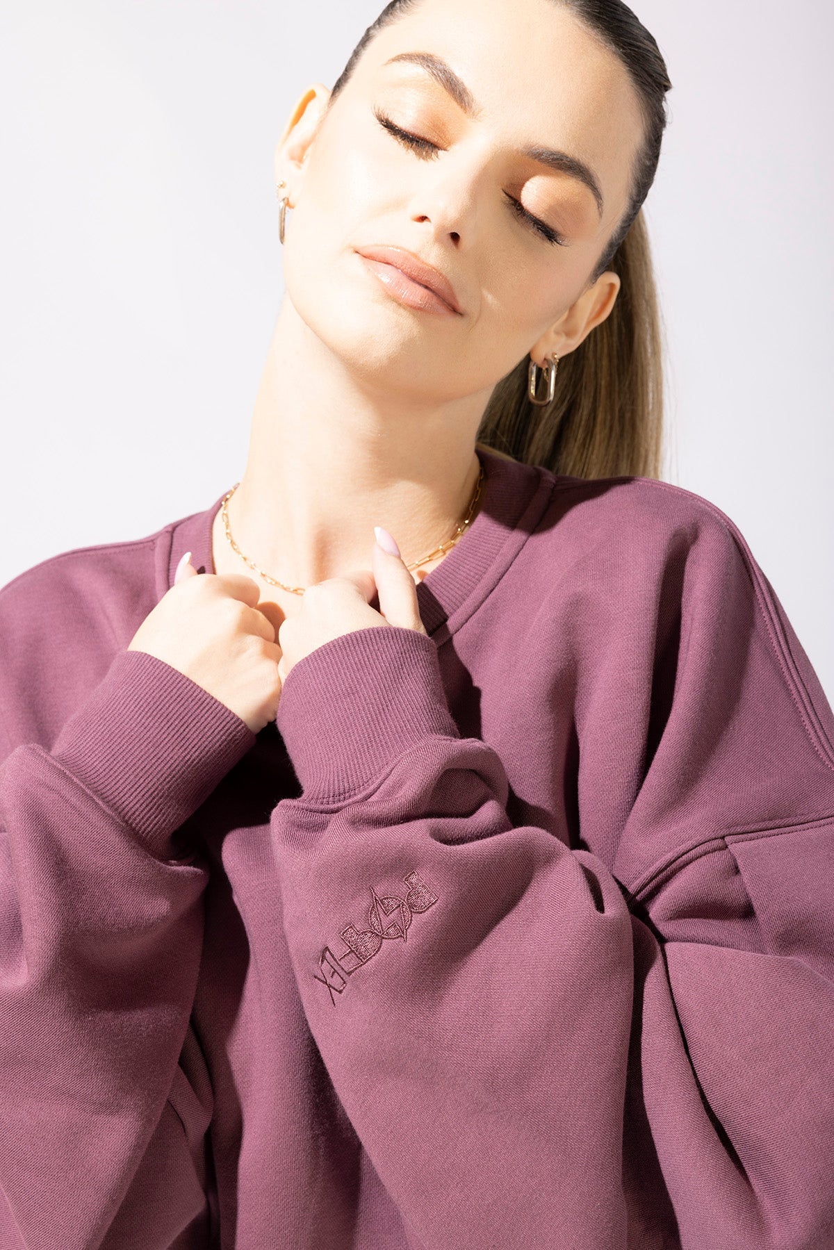 1545-brunch-sweater-merlot-1.webp