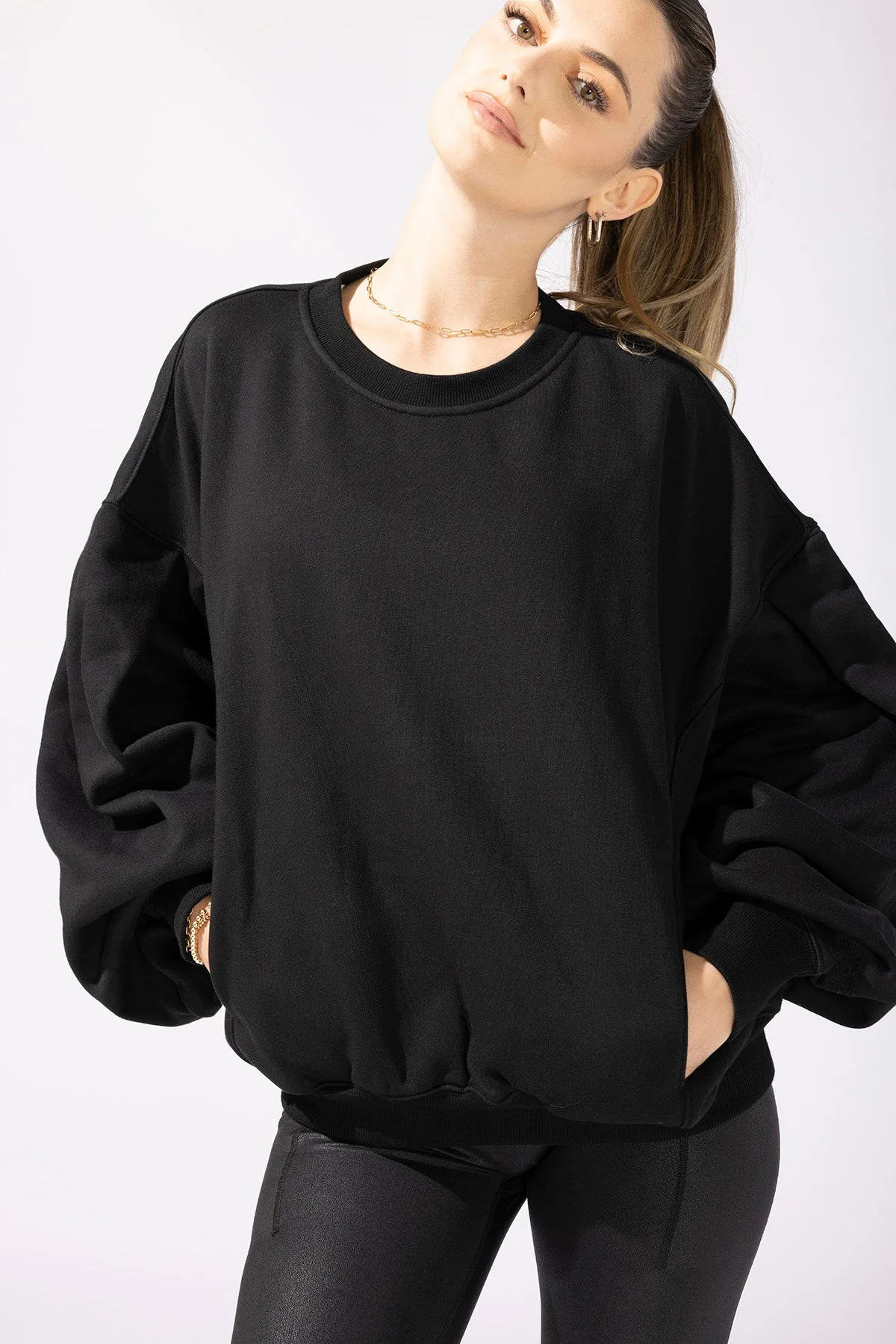 1676-brunch-sweater-black-1.webp