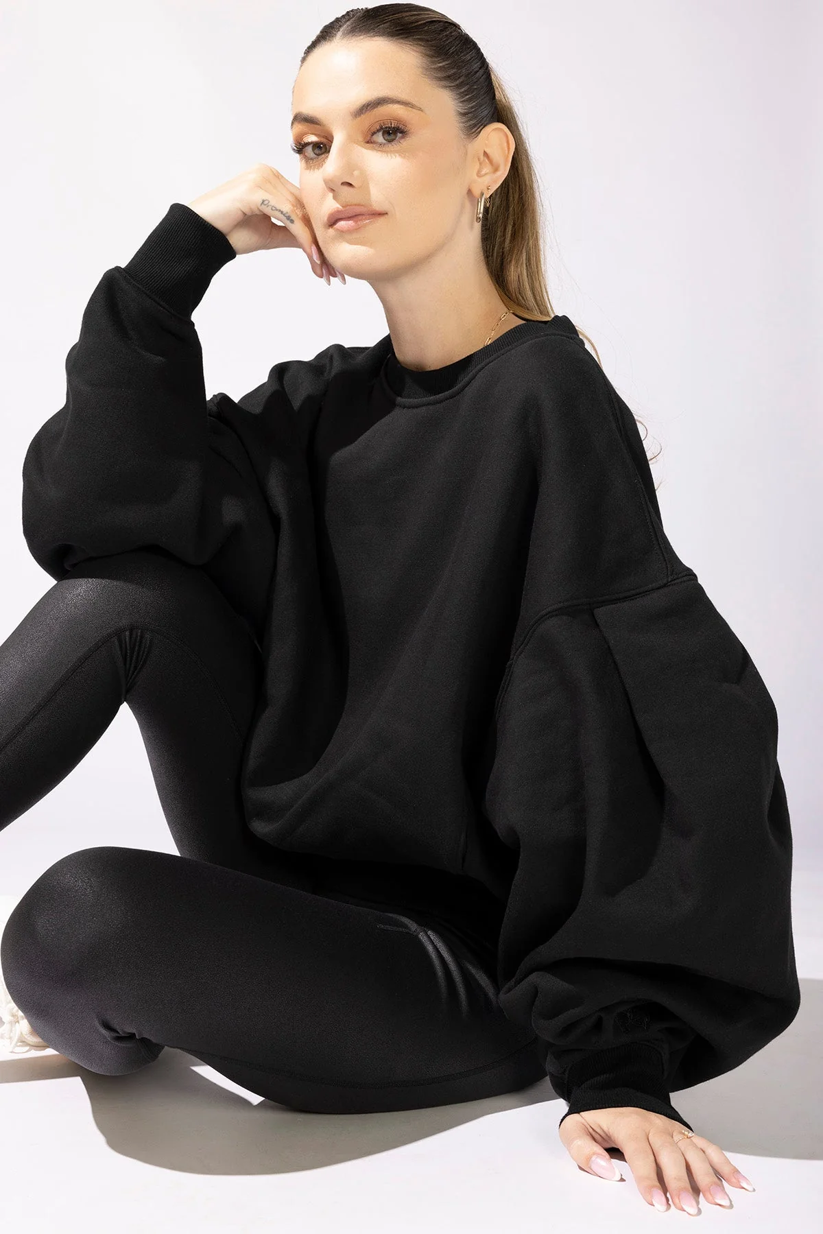 1676-brunch-sweater-black-1.webp