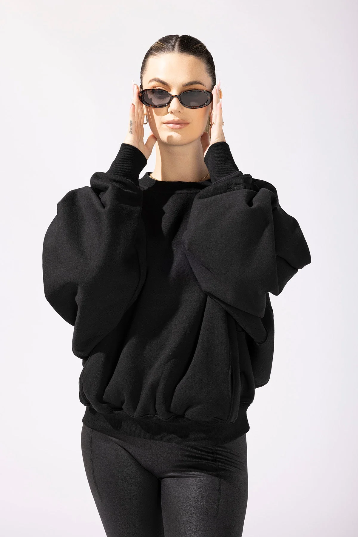 1676-brunch-sweater-black-1.webp