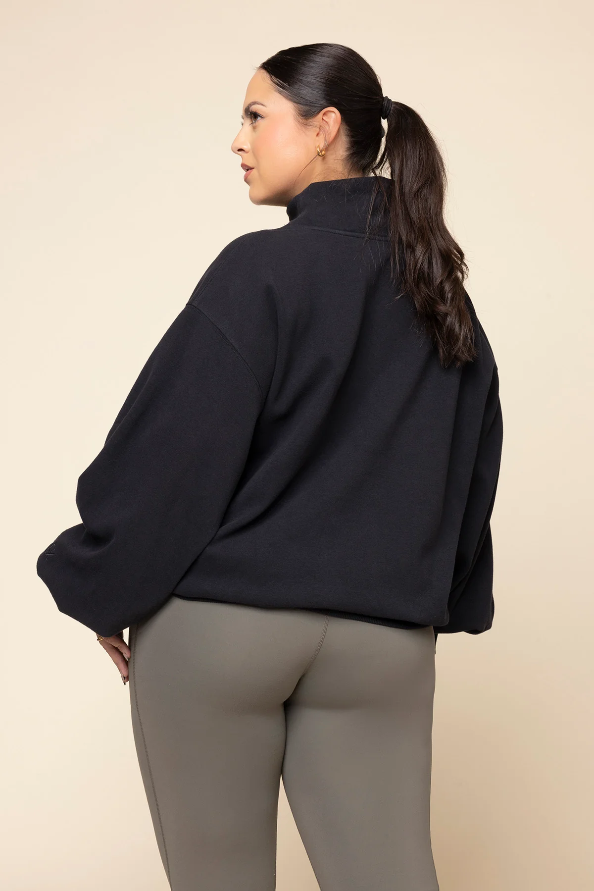 1869-ooey-gooey-mockneck-sweatshirt-with-pockets-black-1.webp