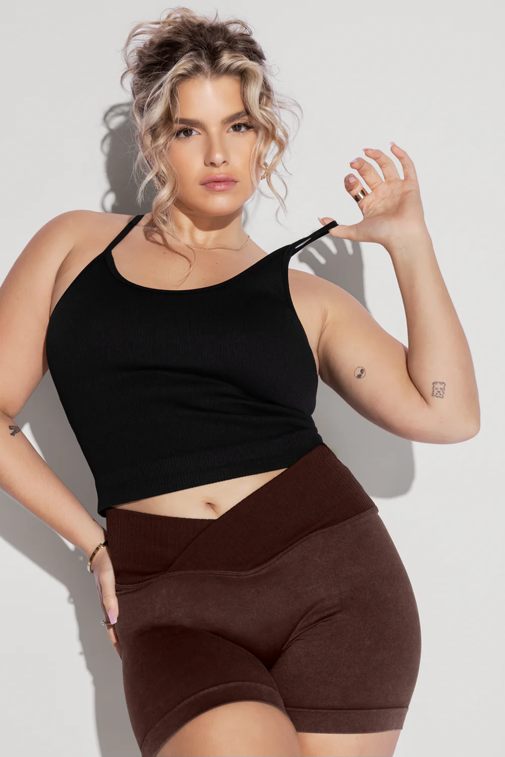 1940-what-s-the-scoop-seamless-crop-tank-black-1.webp