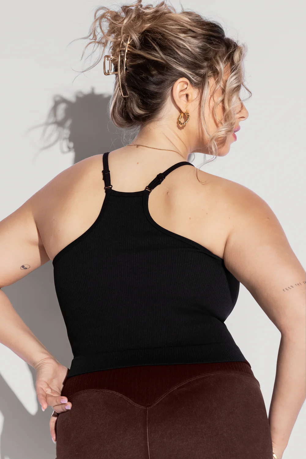1940-what-s-the-scoop-seamless-crop-tank-black-1.webp