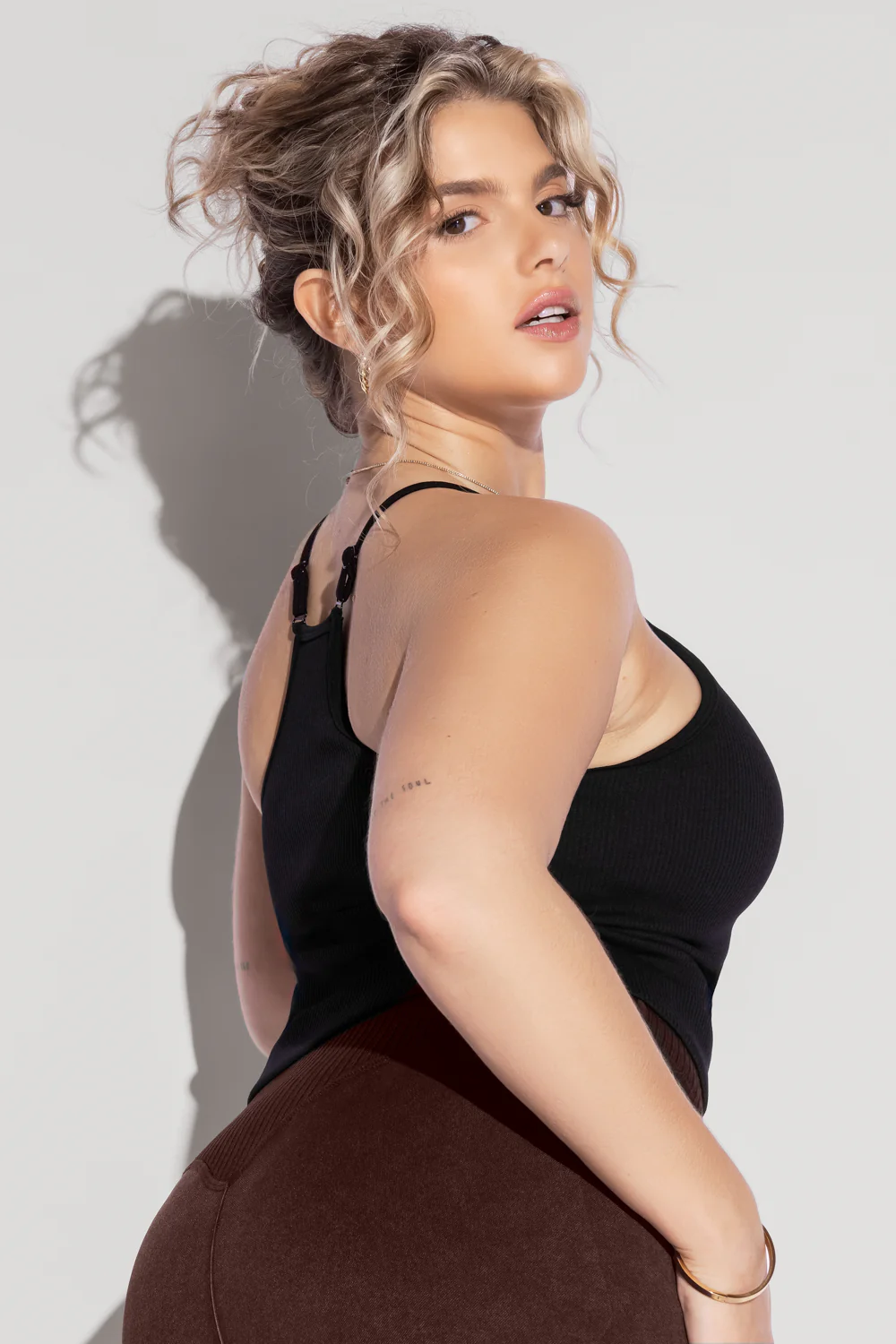 1940-what-s-the-scoop-seamless-crop-tank-black-1.webp
