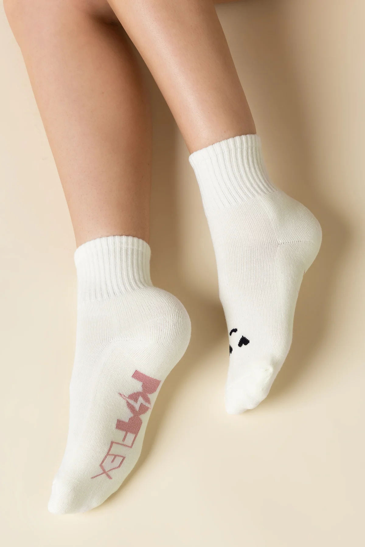 199-mixed-emotions-crew-socks-heart-eyes-1.webp