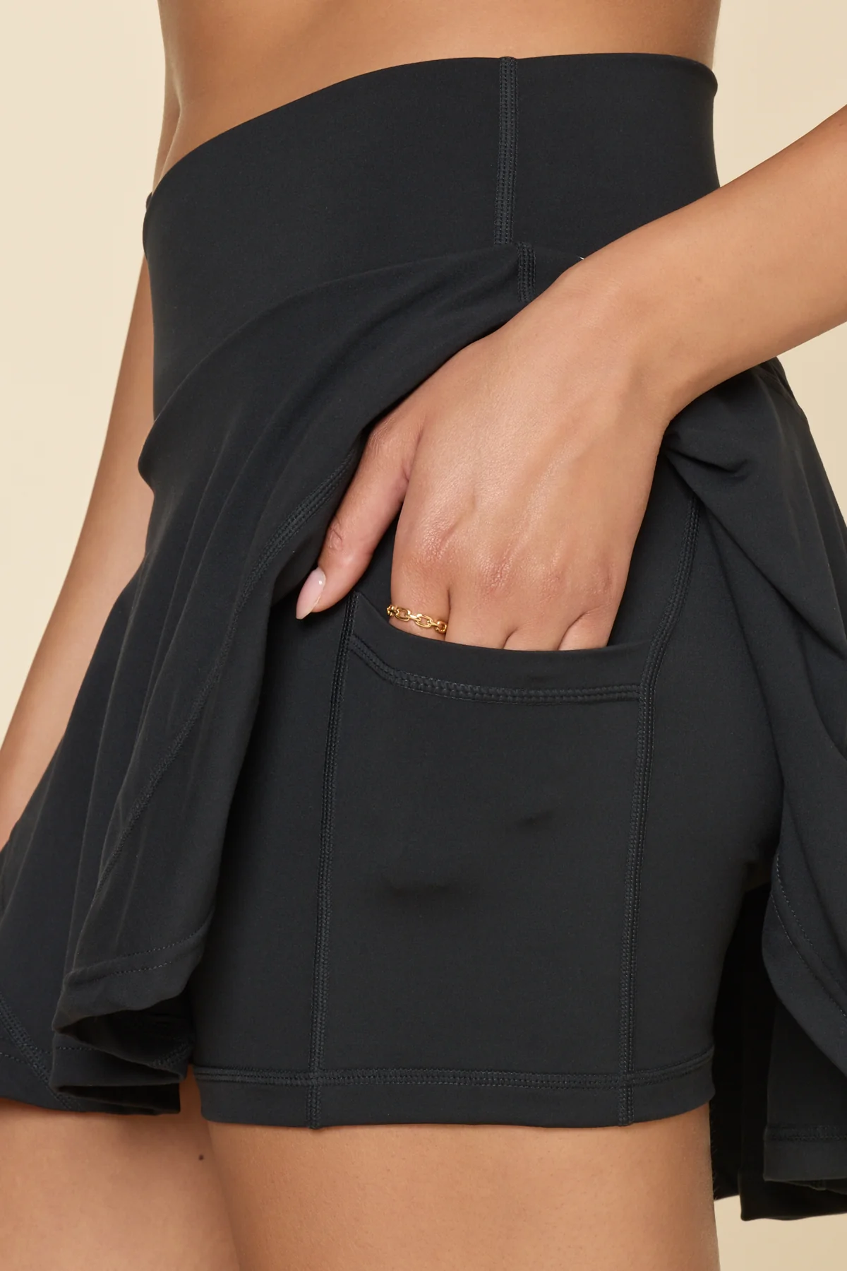 1991-crisscross-hourglass-twirl-skort-black-1.webp