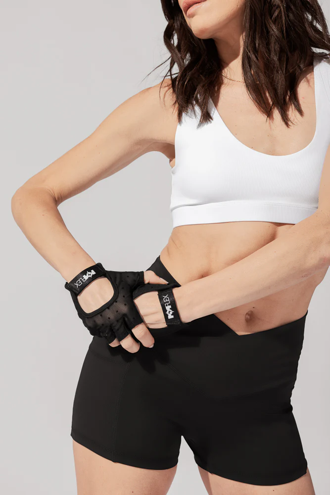 202-luxe-mesh-training-gloves-black-dot-1.webp