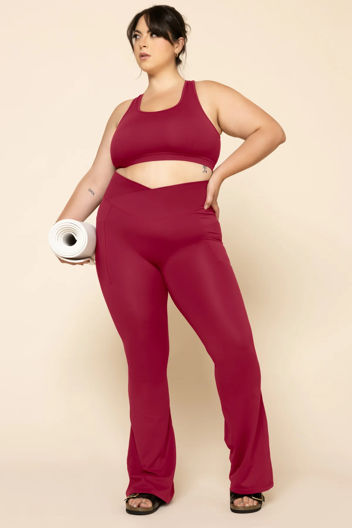 2041-crisscross-hourglass-flared-leggings-with-pockets-ruby-1.webp