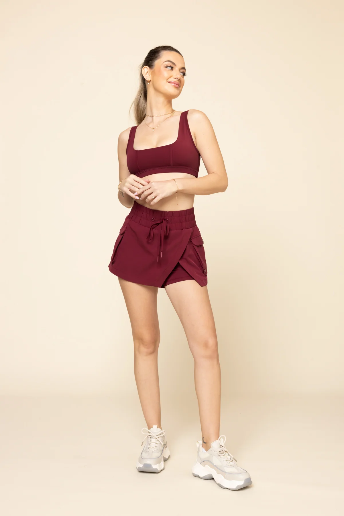 2097-hiking-superskort-crimson-1.webp