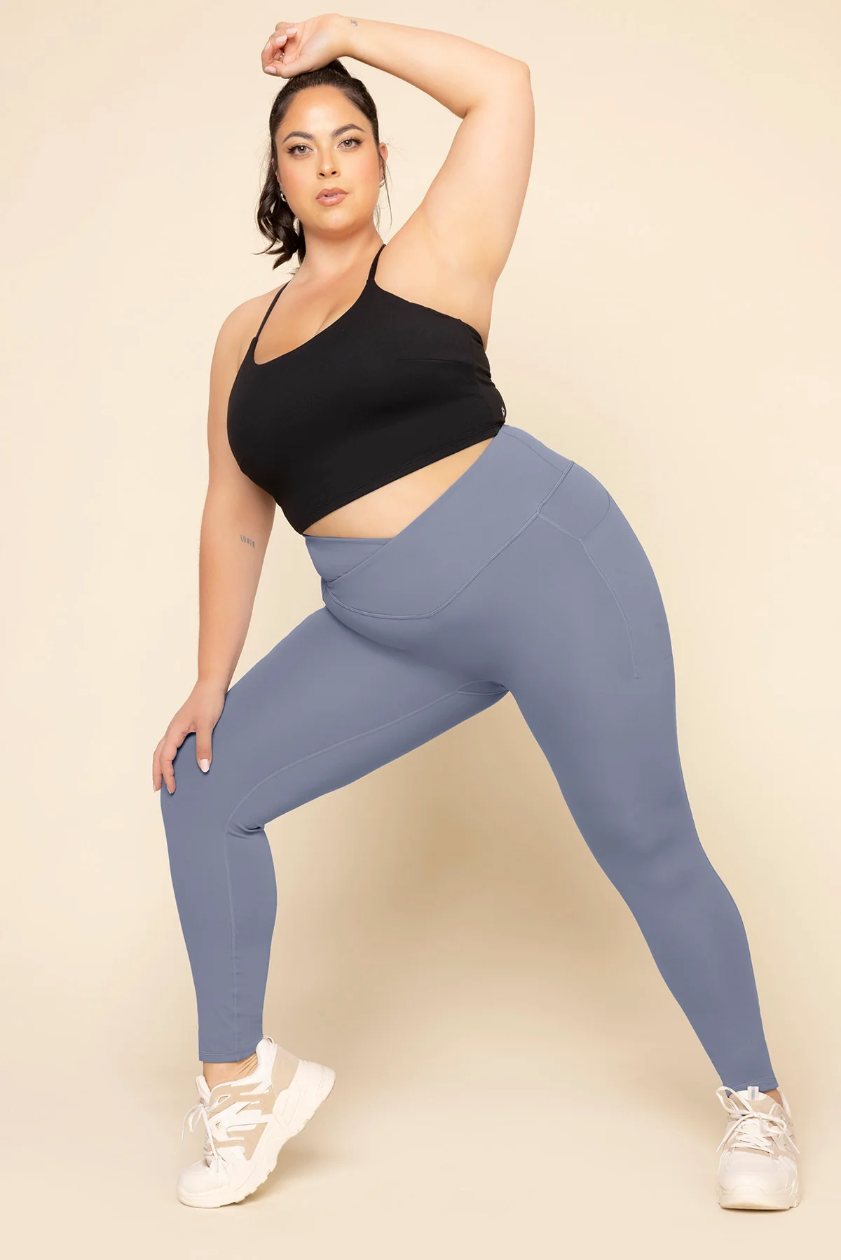 2293-crisscross-hourglass-leggings-with-pockets-blue-mist-1.webp