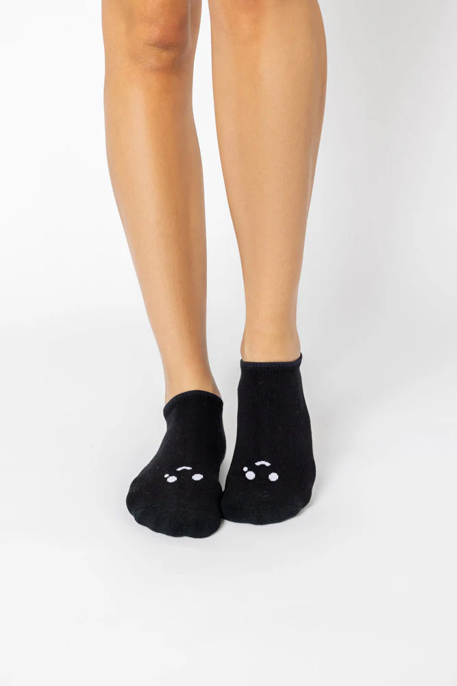 236-happy-cry-face-low-rise-socks-black-1.webp