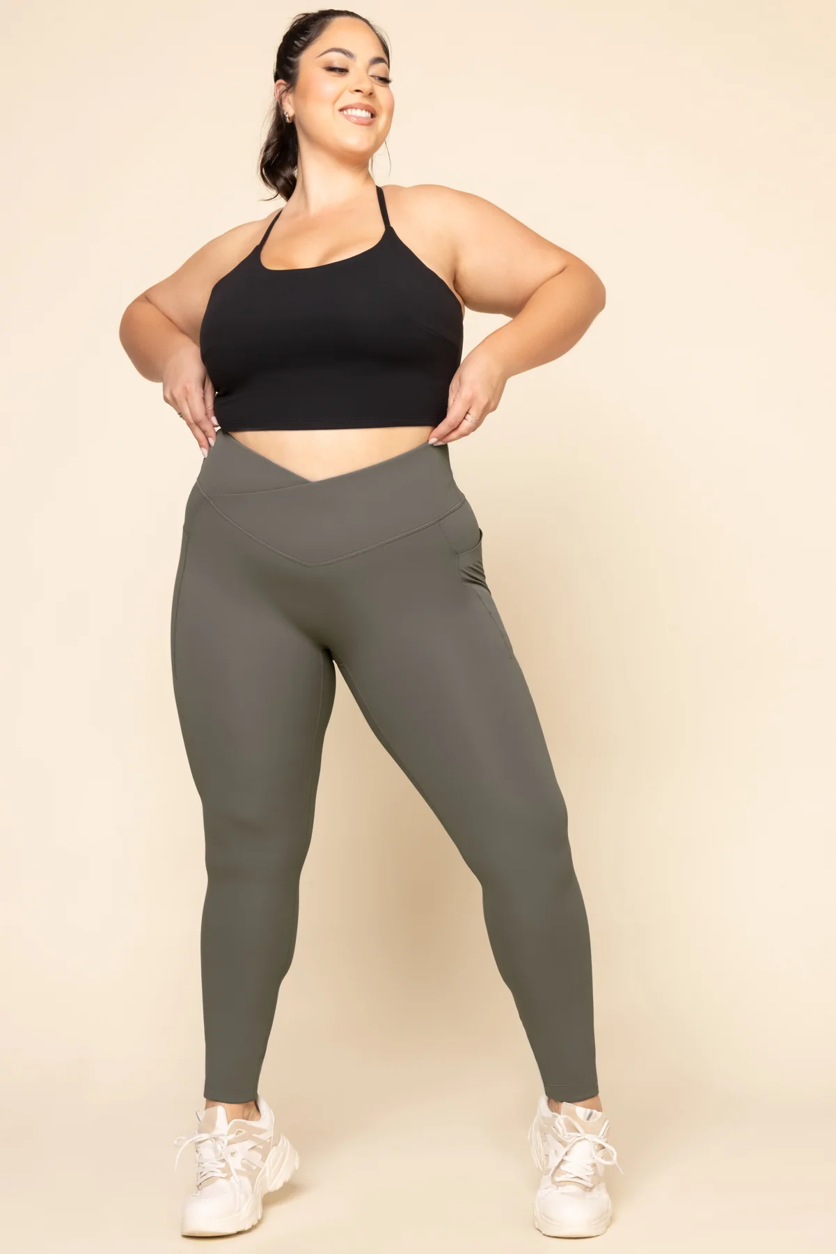 Crisscross HourglassÂ® Leggings with Pockets - English Ivy
