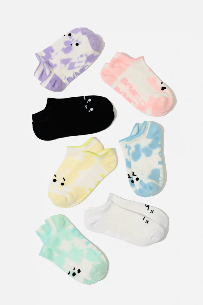 239-dead-face-low-rise-socks-white-1.webp