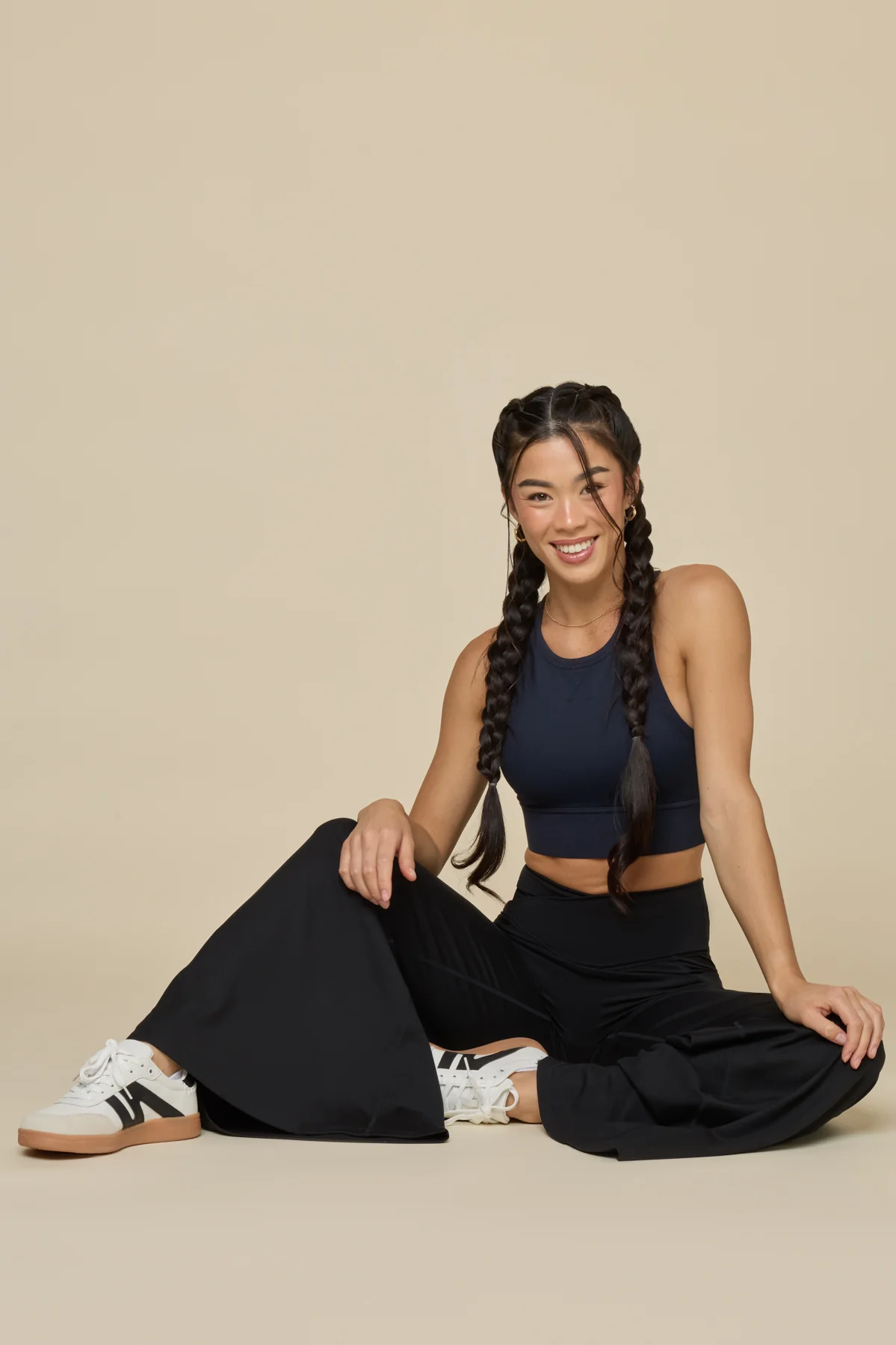 2493-crisscross-hourglass-wide-legging-black-1.webp