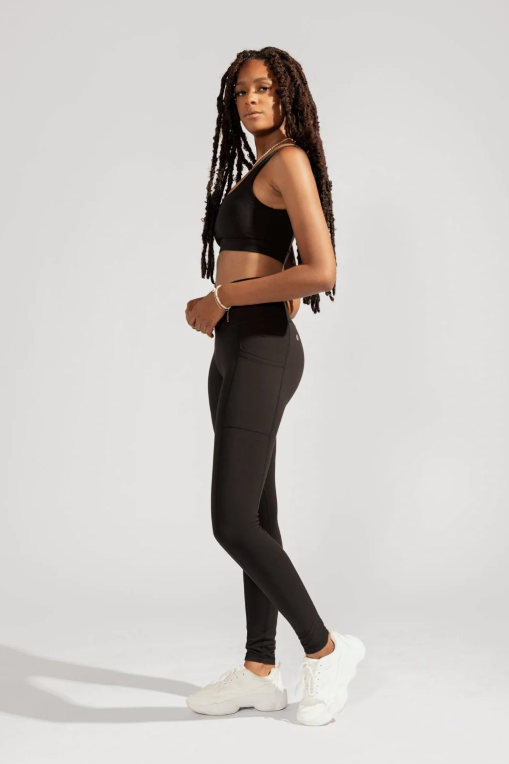 253-crisscross-hourglass-leggings-with-pockets-black-1.webp