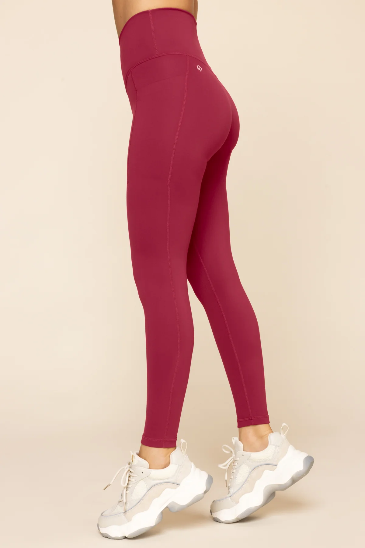 2539-crisscross-hourglass-leggings-with-pockets-ruby-1.webp