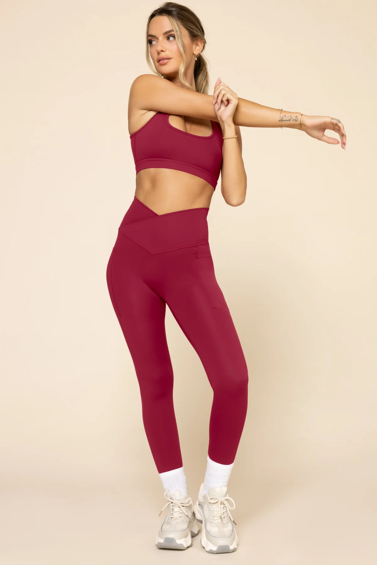 2539-crisscross-hourglass-leggings-with-pockets-ruby-1.webp