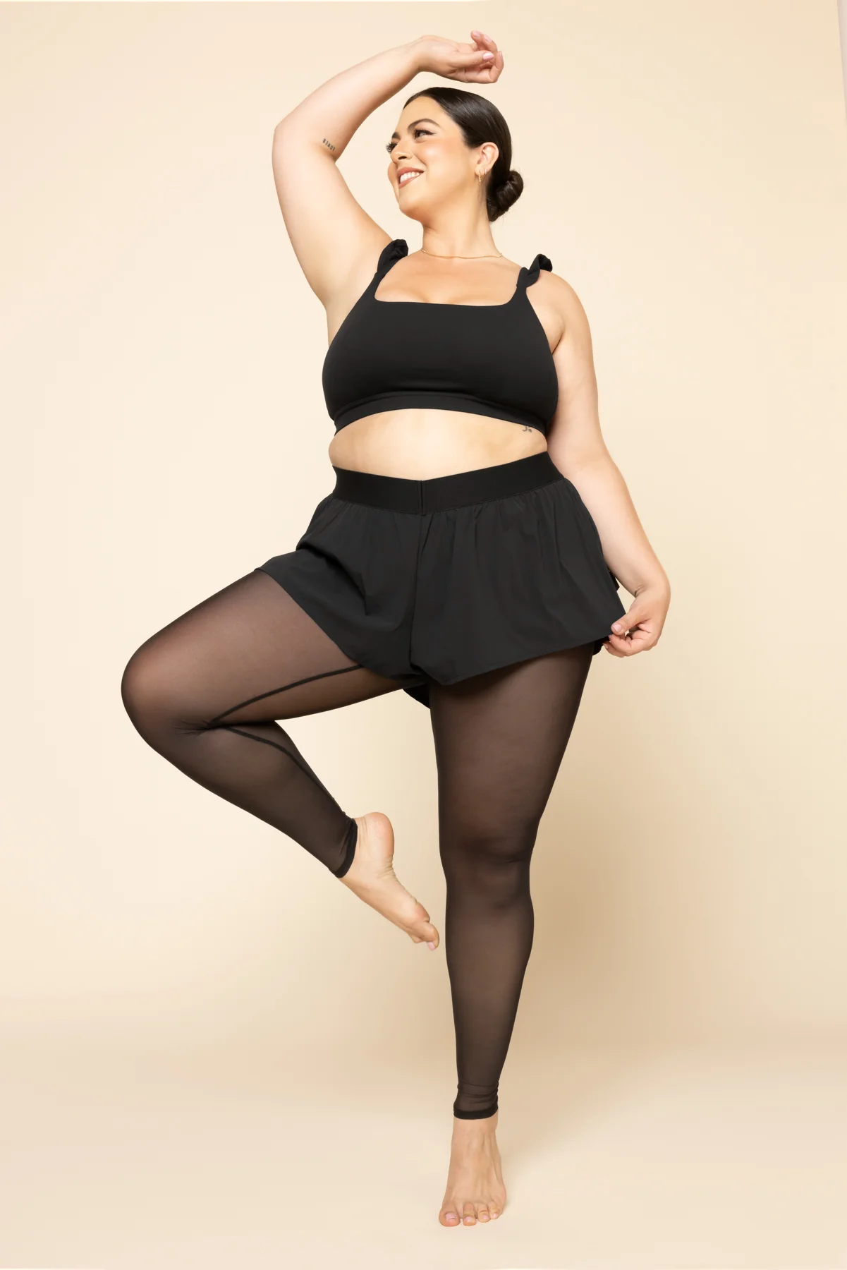 2814-on-the-run-ruffle-tights-black-1.webp