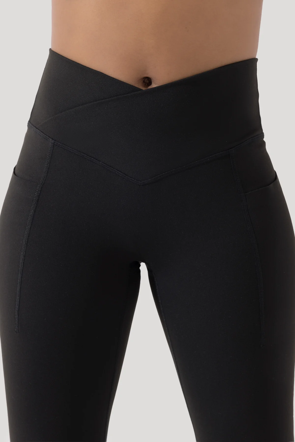 309-crisscross-hourglass-flared-leggings-with-pockets-black-1.webp