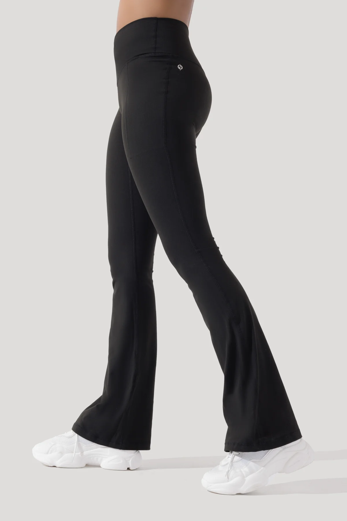 309-crisscross-hourglass-flared-leggings-with-pockets-black-1.webp