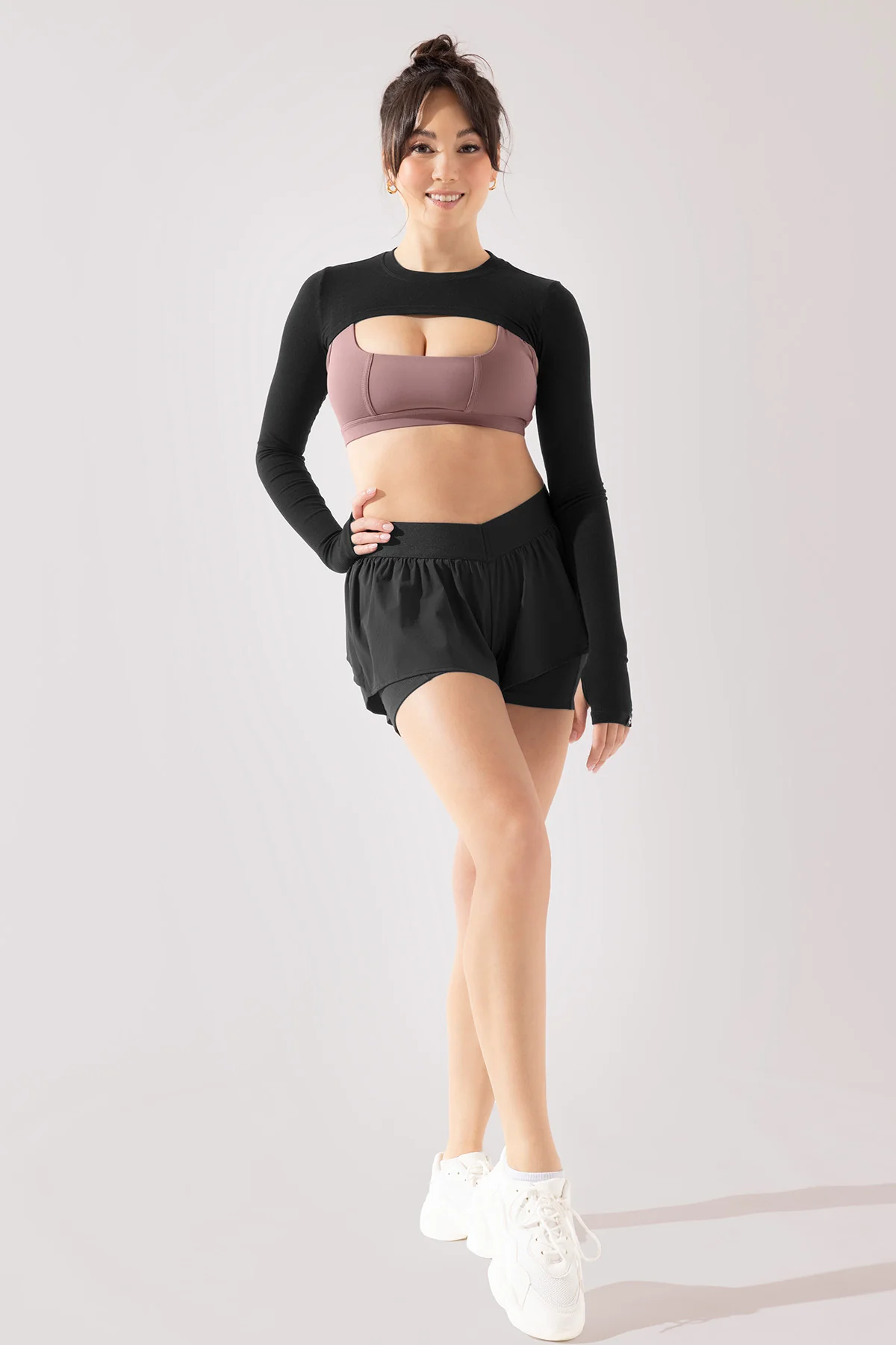 3242-on-the-run-ruffle-short-black-1.webp