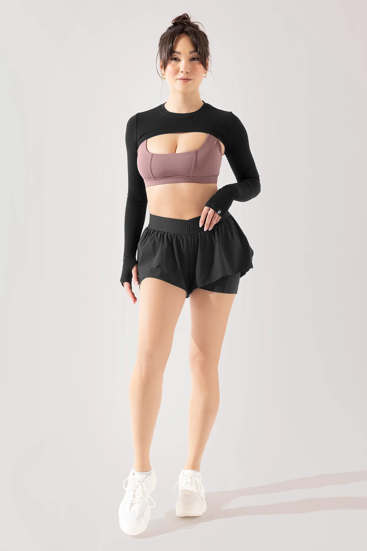 3242-on-the-run-ruffle-short-black-1.webp