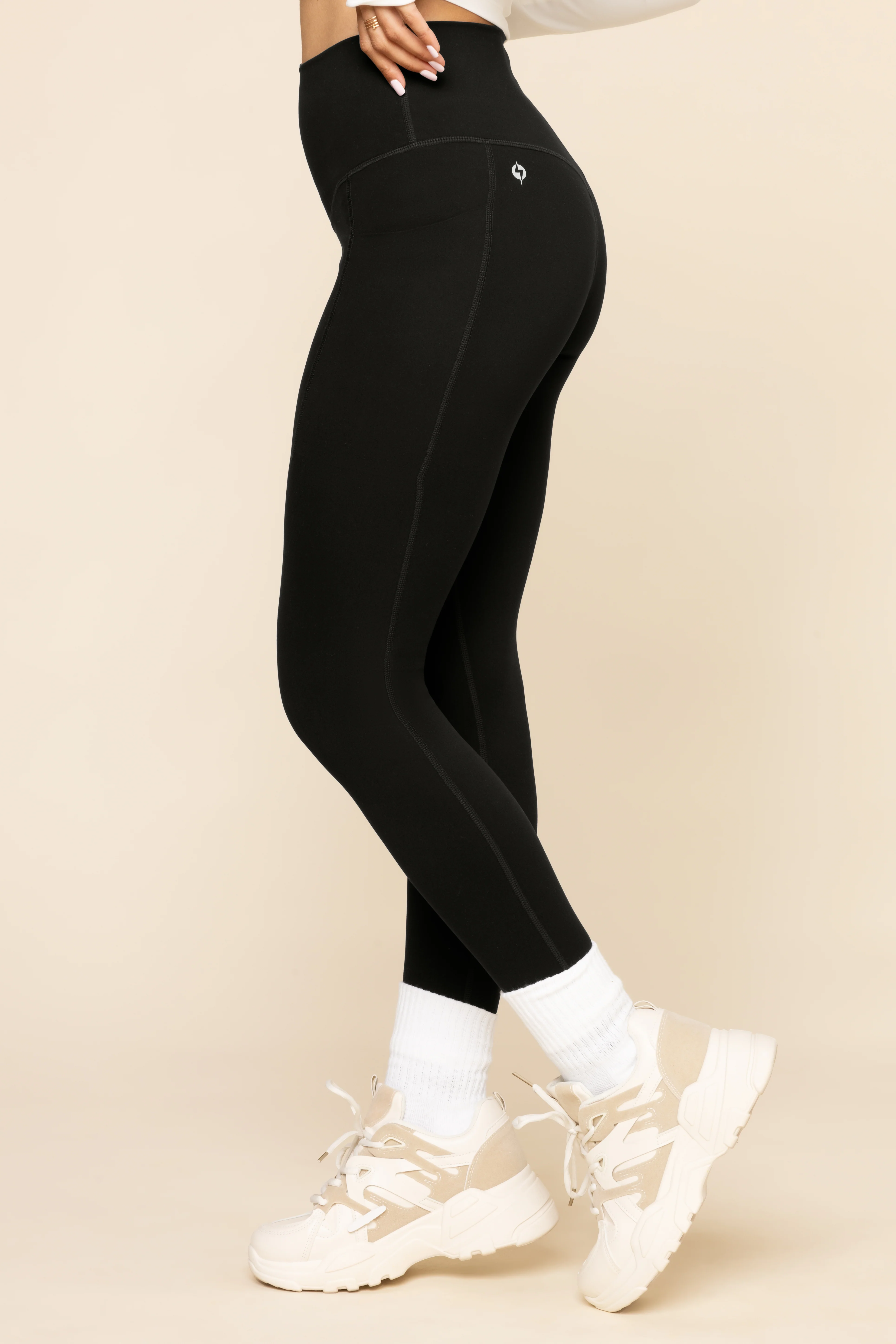 355-supersculpt-leggings-with-pockets-black-1.webp